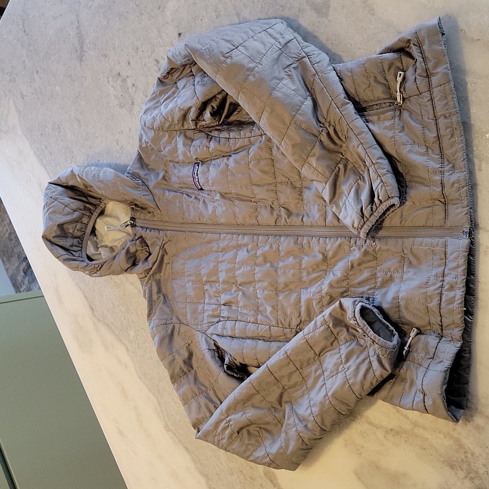 Women's Patagonia Nano Puff jacket, size M in gray